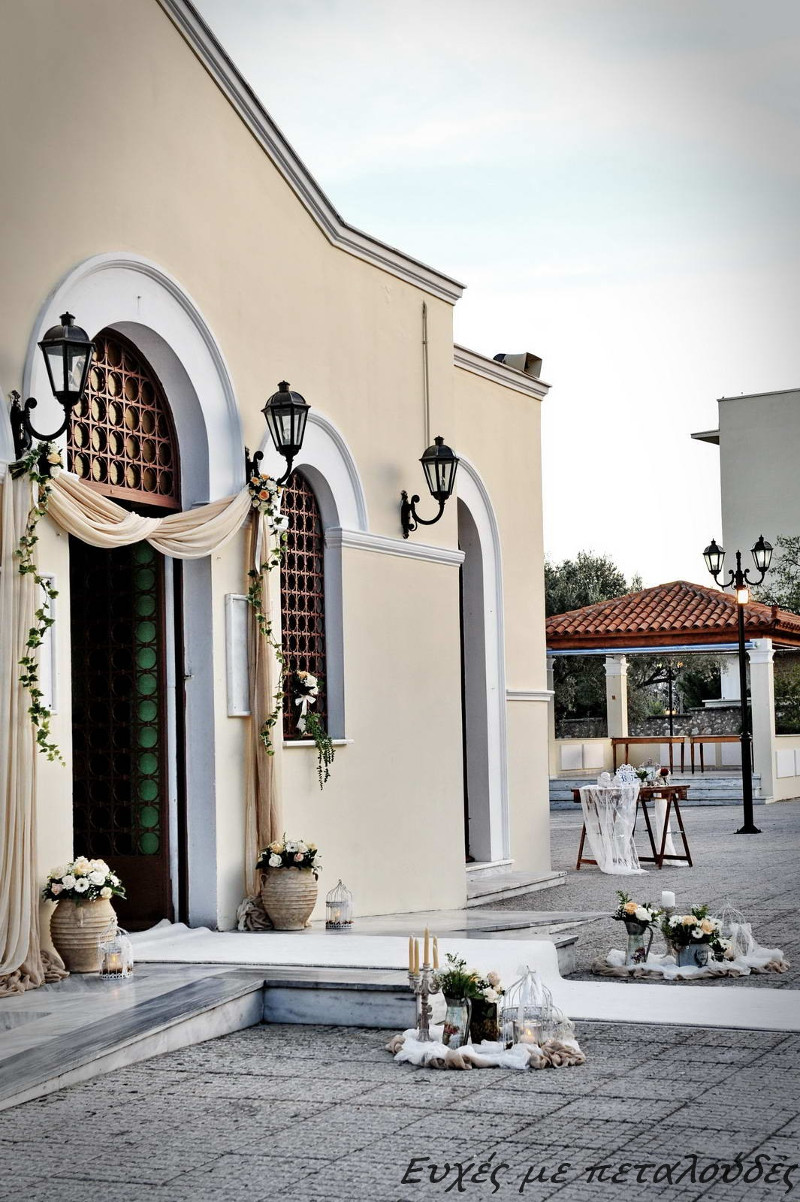 Outside-decoration-in-Greece-church
